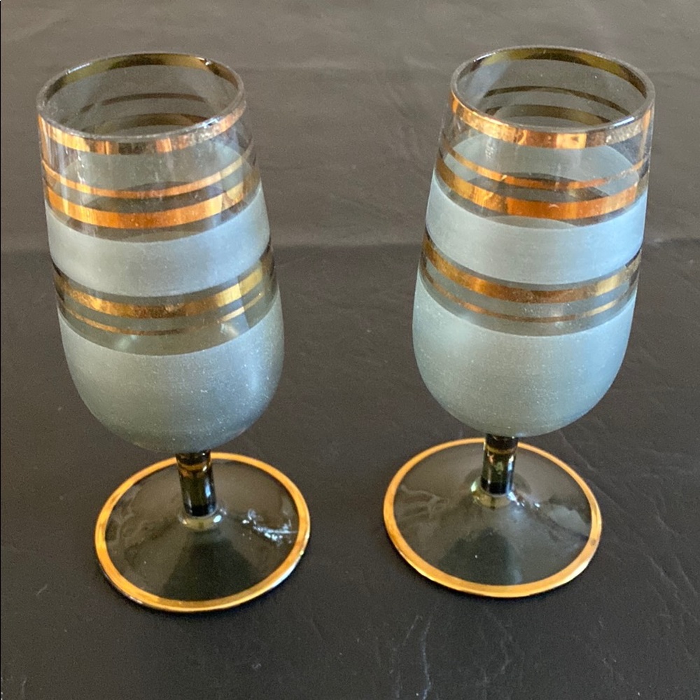 Elegant Gold and Black Wine Glass Set